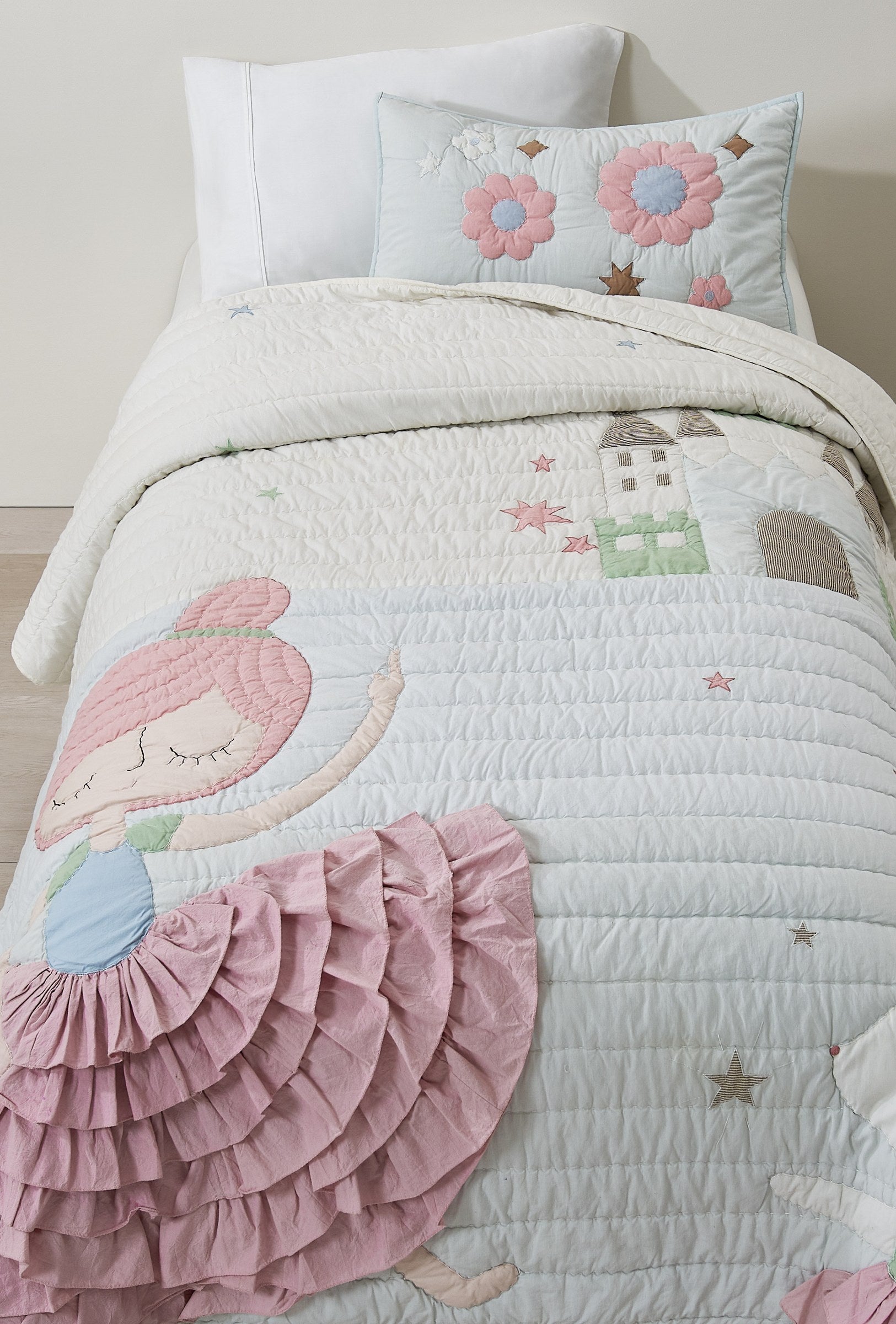 Starry Dance kids AC quilt on a bed